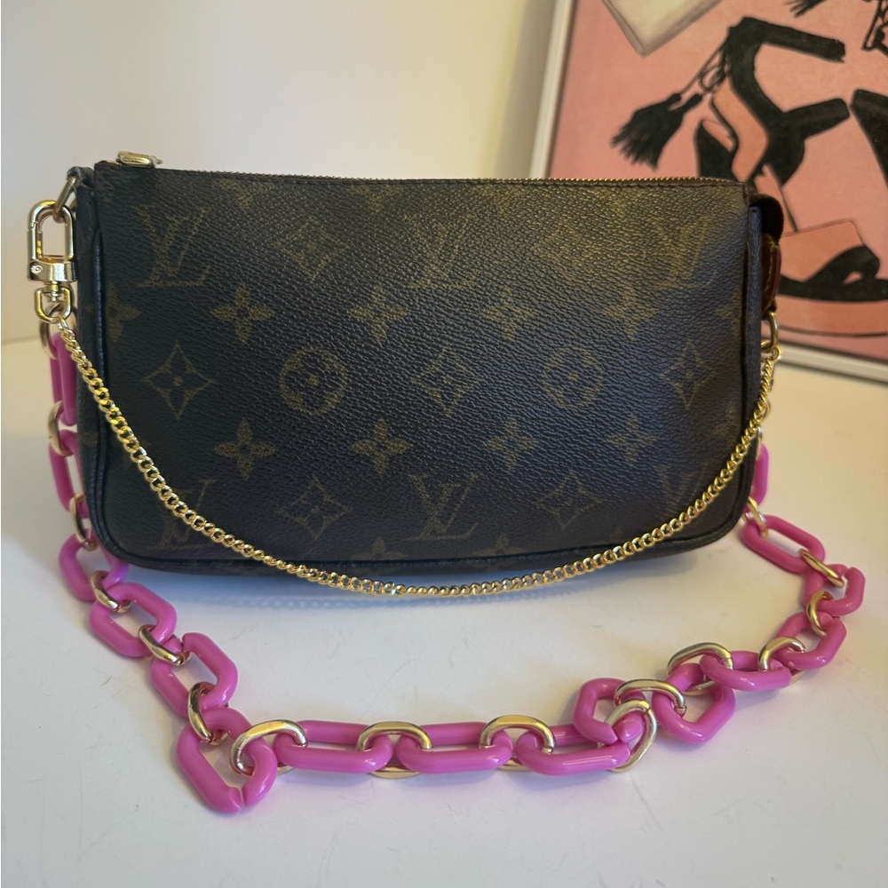 🎊SOLD🎊Louis Vuitton Pochette Accessorie 🌟 - Picture 4 of 12